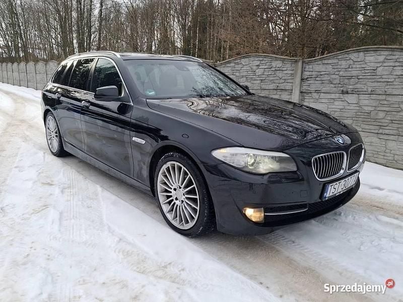 Czarny Używany 2010 BMW 520 Kombi | 33 300 zł (Uczciwa cena) - Obraz 1/4