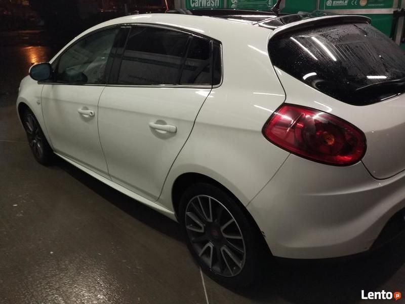 Biały Używany 2009 Fiat Bravo Hatchback | 14 500 zł (Drogi) - Obraz 1/4