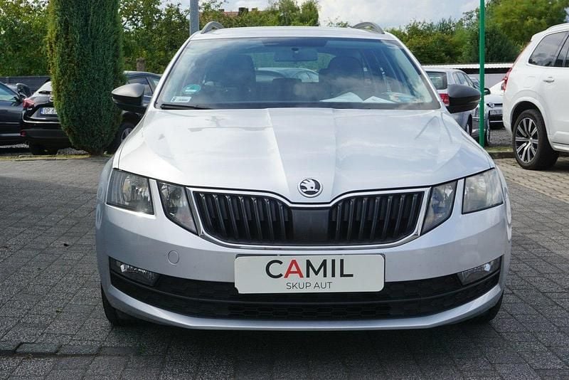 Srebrny Używany 2017 Skoda Octavia Kombi | 27 700 zł - Obraz 1/2