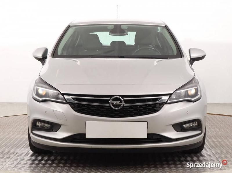 Srebrny Używany 2018 Opel Astra Hatchback | 41 499 zł (Uczciwa cena) - Obraz 1/4