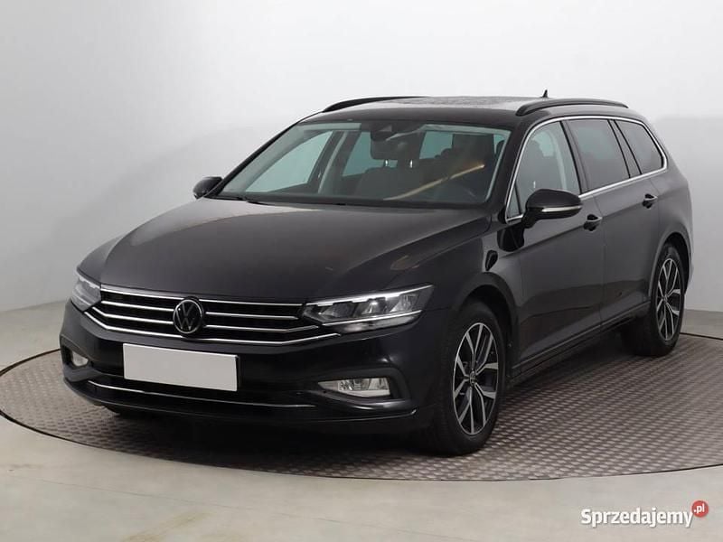 Używany VW Passat 190 KM (139 kW) 2022 Czarny Kombi