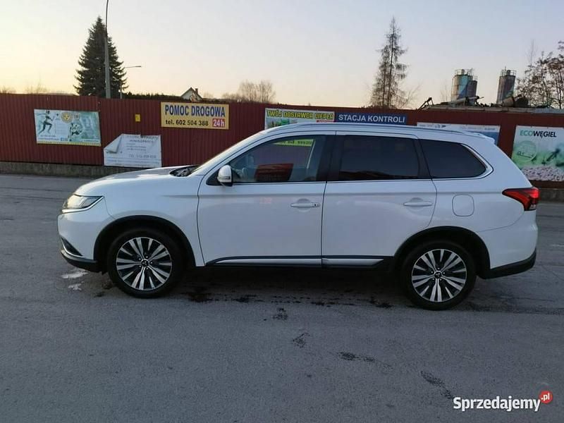 Używany Mitsubishi Outlander 150 KM (110 kW) 2019 Biały SUV