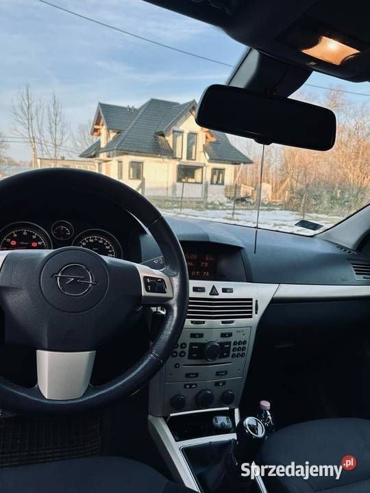 Używany Opel Astra GTC 2007 Srebrny Hatchback