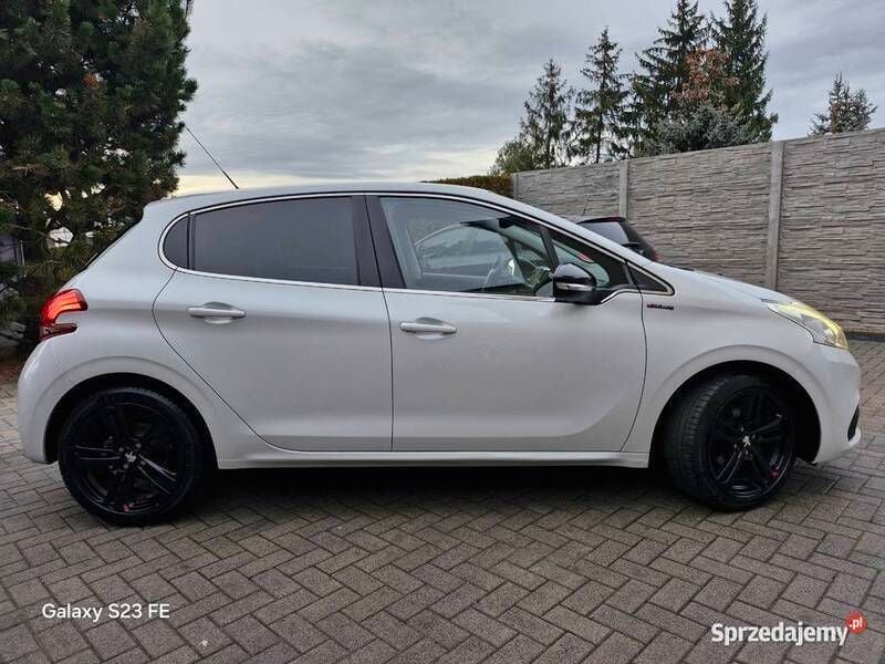 Używany Peugeot 208 2015 Hatchback