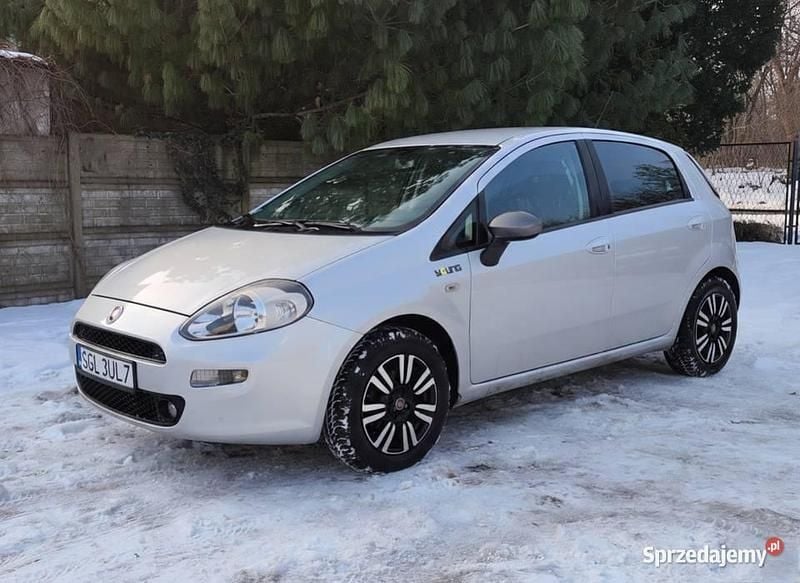 Używany Fiat Punto Young 2014 Srebrny Hatchback
