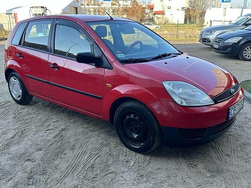 Używany Ford Fiesta 75 KM (55 kW) 2004 Czarny (metalik) Hatchback