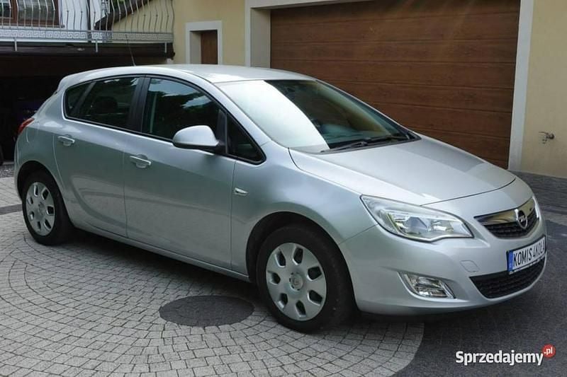 Używany Opel Astra 101 KM (74 kW) 2010 Srebrny Hatchback