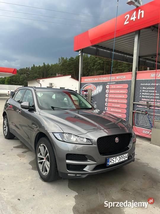 Szary Używany 2018 Jaguar F-Pace SUV | 125 000 zł - Obraz 1/4