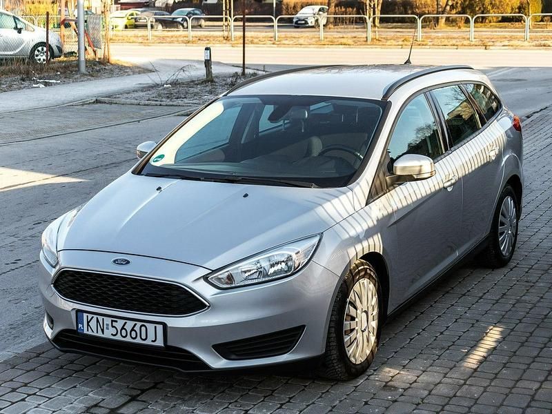 Używany Ford Focus 120 KM (88 kW) 2014 Srebrny Kombi