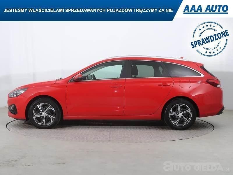 Używany Hyundai i30 2021 Czerwony
