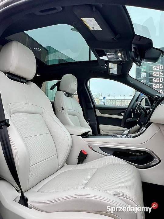 Używany Jaguar F-Pace R-Dynamic 400 KM (294 kW) 2021 Szary SUV