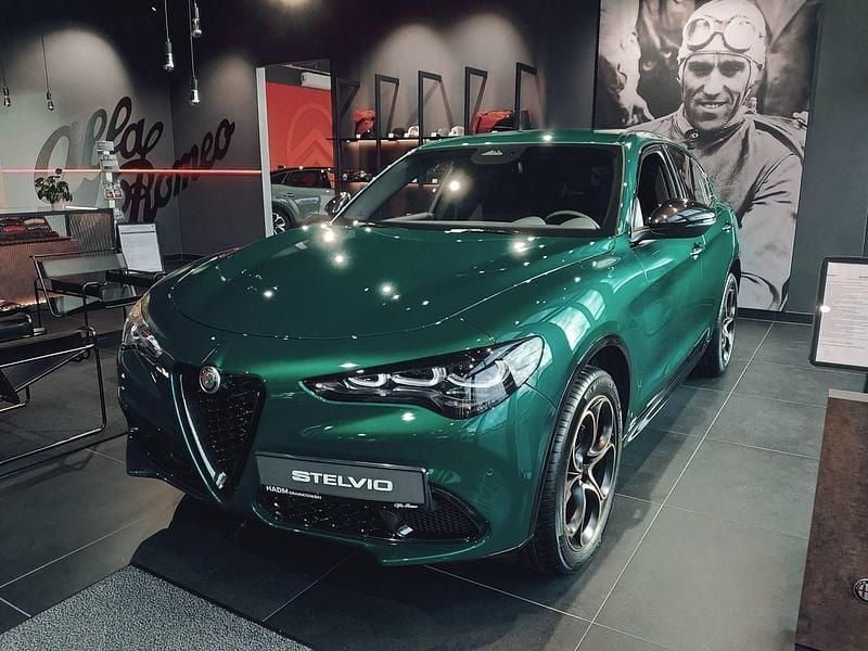 Nowe Alfa Romeo Stelvio 210 KM (154 kW) 2025 Lakier specjalny zielony  montreal green SUV