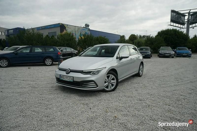Srebrny (metalik) Używany 2022 VW Golf VIII Life Hatchback | 65 600 zł (Uczciwa cena) - Obraz 1/4