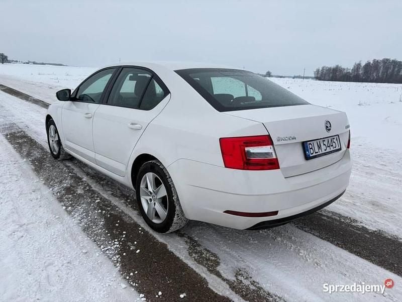 Używany Skoda Octavia 105 KM (77 kW) 2010 Biały Sedan/Limuzyna