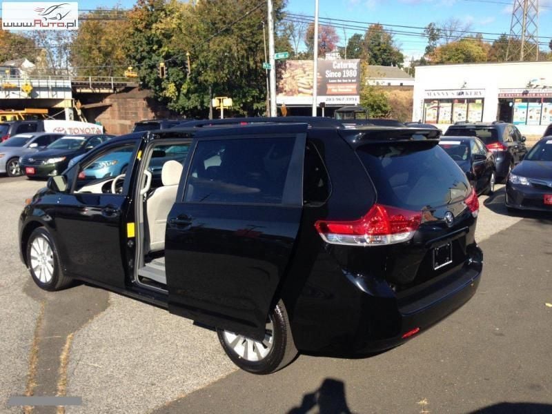 Używany Toyota Sienna 266 KM (195 kW) 2013 Czarny Minivan