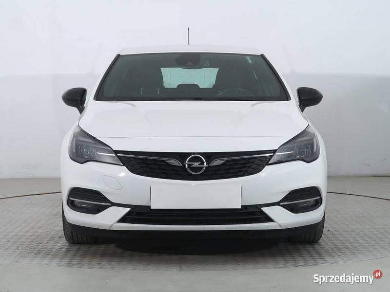 Biały Używany 2021 Opel Astra Hatchback | 46 999 zł (Uczciwa cena) - Obraz 1/4
