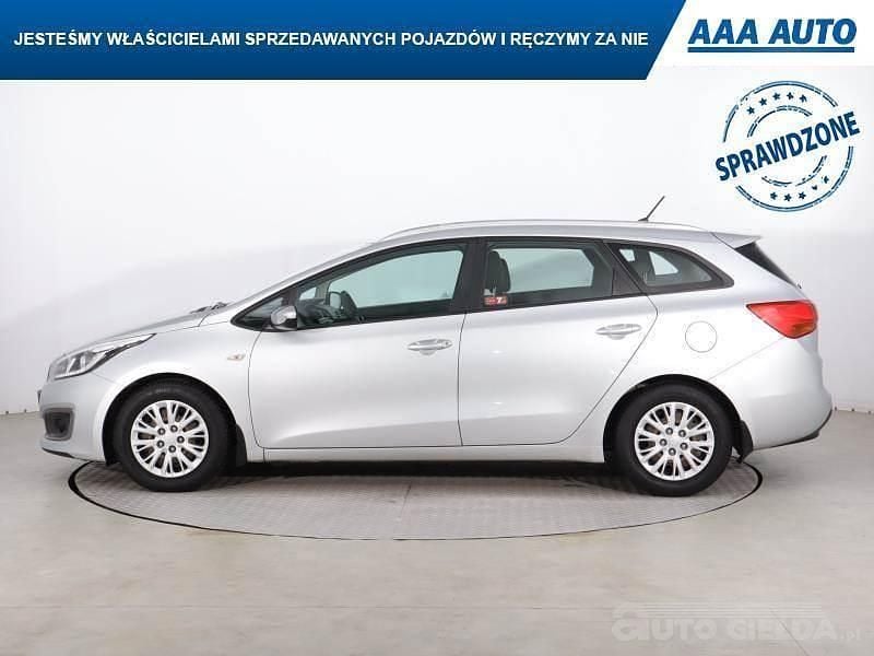 Używany Kia Ceed 90 KM (66 kW) 2017 Srebrny Hatchback