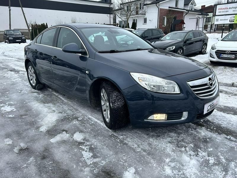 Używany Opel Insignia 180 KM (132 kW) 2010 Wiśniowy Sedan/Limuzyna