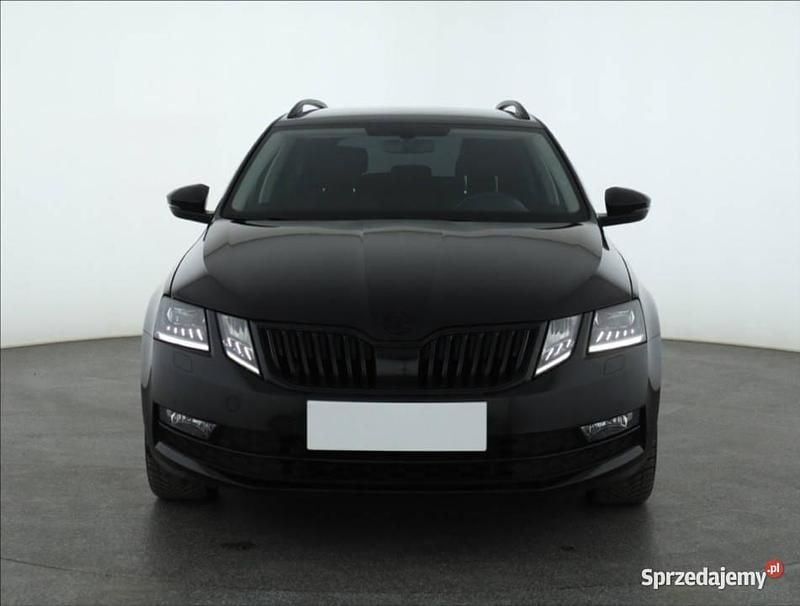 Używany Skoda Octavia 2018 Czarny Kombi