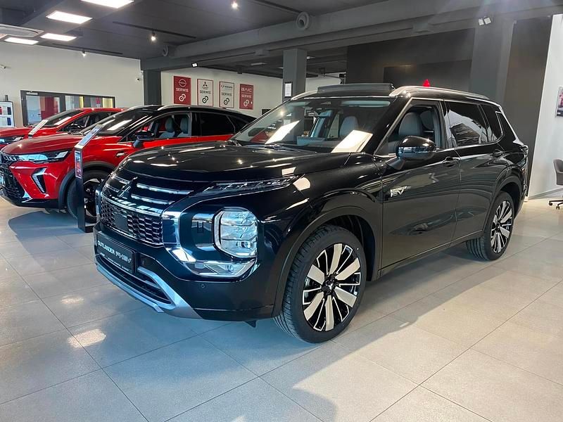 Czarny Nowe 2025 Mitsubishi Outlander P-HEV SUV | 267 790 zł - Obraz 1/4