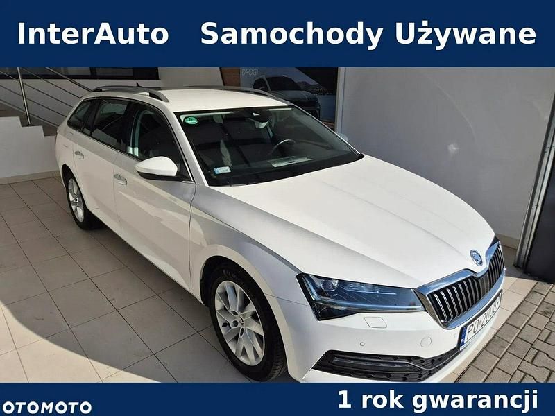 Biały Używany 2021 Skoda Superb Kombi | 73 900 zł (Uczciwa cena) - Obraz 1/4