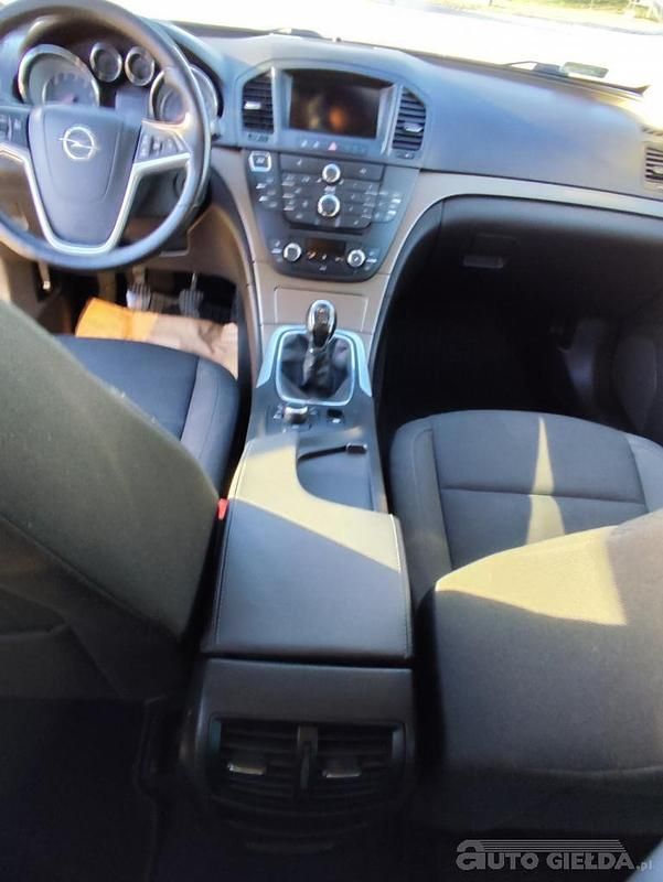 Używany Opel Insignia 140 KM (102 kW) 2011 Czarny Kombi