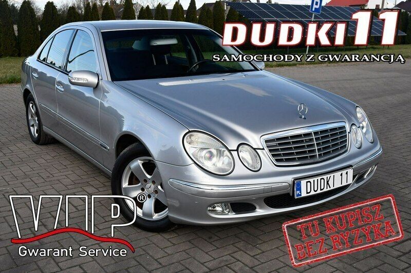 Srebrny (metalik) Używany 2003 Mercedes E240 Sedan/Limuzyna | 19 900 zł - Obraz 1/4