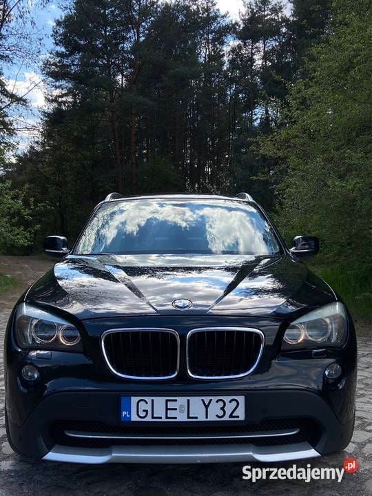 Czarny Używany 2011 BMW X1 SUV | 40 000 zł (Uczciwa cena) - Obraz 1/4
