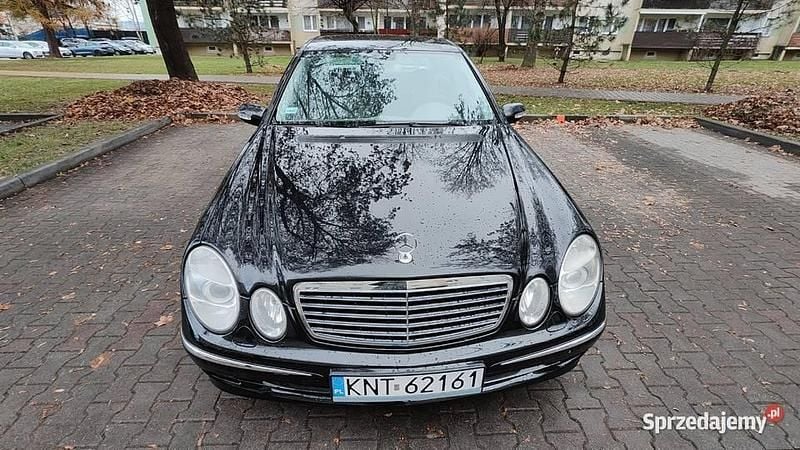 Czarny Używany 2003 Mercedes E500 Avantgarde Sedan/Limuzyna | 34 500 zł - Obraz 1/4