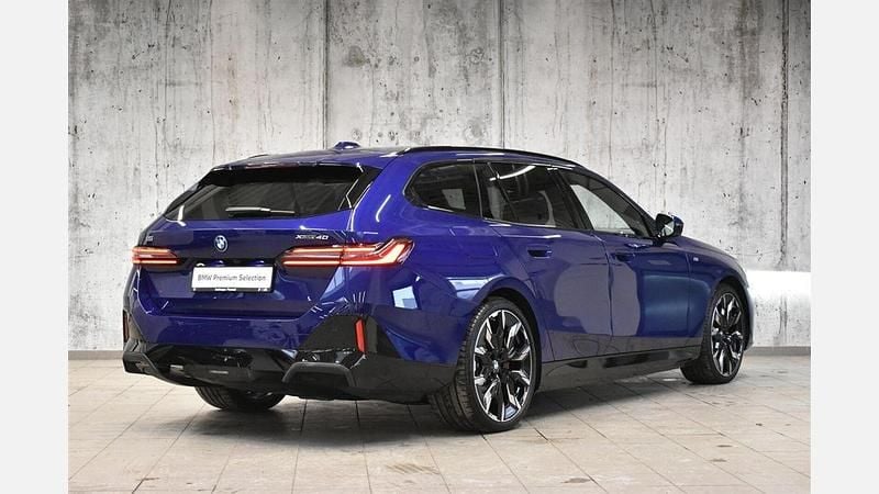 Używany BMW i5 Comfort Edition 289 kW (394 KM) 2025 Lakierowanie specjalne bmw individual Kombi