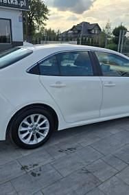 Używany Toyota Corolla 122 KM (89 kW) 2021 Biały Sedan/Limuzyna