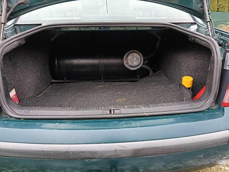 Używany VW Passat 1997 Zielony Sedan/Limuzyna