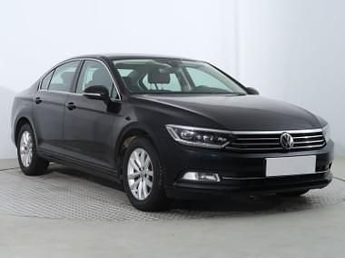 Czarny Używany 2019 VW Passat Sedan/Limuzyna | 64 999 zł (Uczciwa cena) - Obraz 1/4
