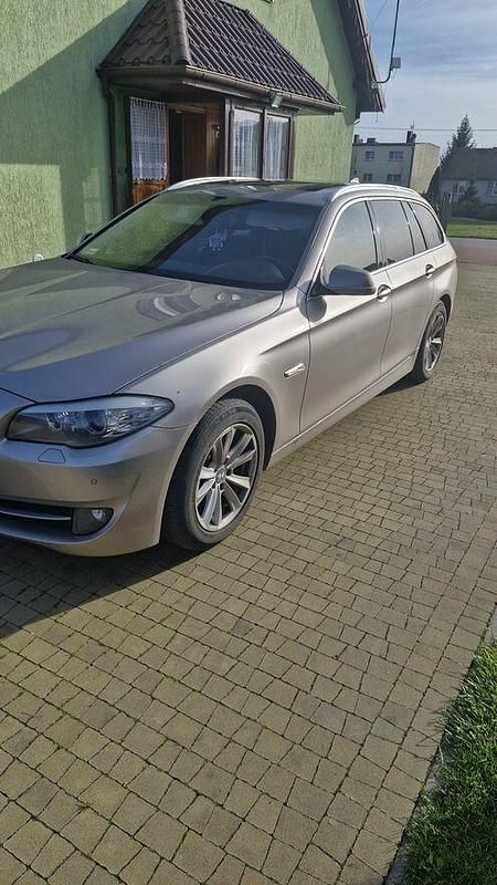 Żółtozłoty Używany 2011 BMW 520 Kombi | 33 000 zł (Drogi) - Obraz 1/4