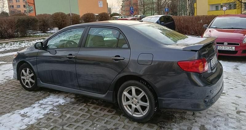 Używany Toyota Corolla 2008 Szary Sedan/Limuzyna