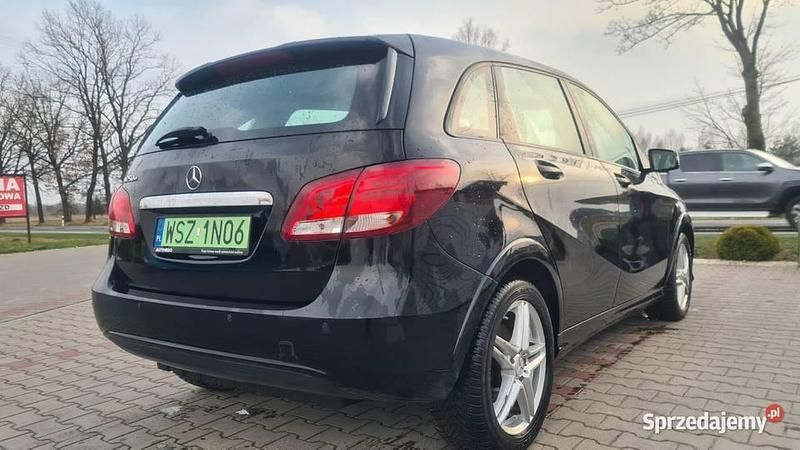 Używany Mercedes B250e 131 kW (179 KM) 2016 Czarny Minivan