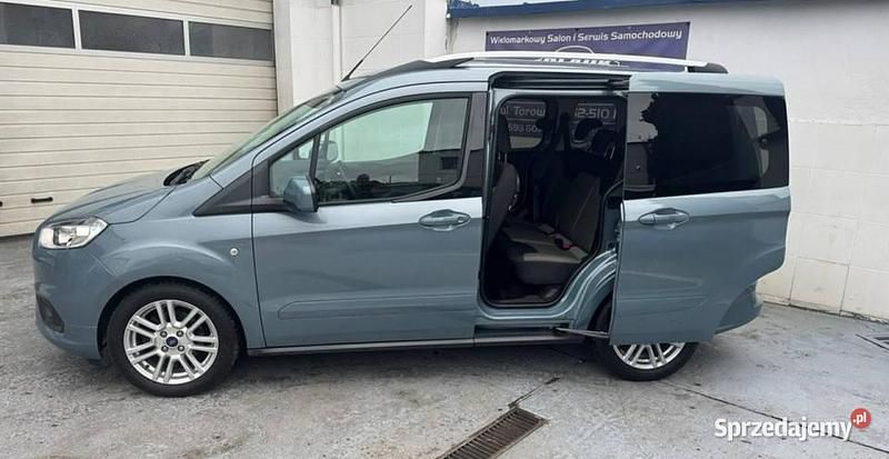 Używany Ford Tourneo Courier 100 KM (73 kW) 2021 Niebieski Minivan