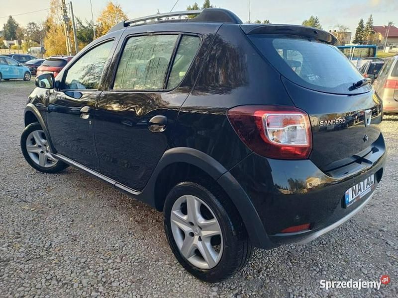 Używany Dacia Sandero Stepway 110 KM (80 kW) 2016 Czarny Hatchback