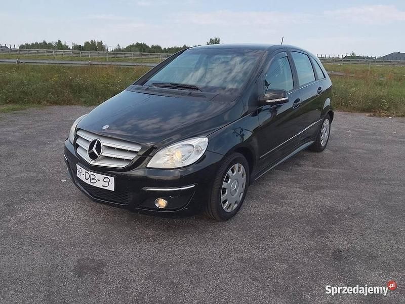 Czarny Używany 2010 Mercedes B180 Minivan | 11 000 zł (Dość drogi) - Obraz 1/4
