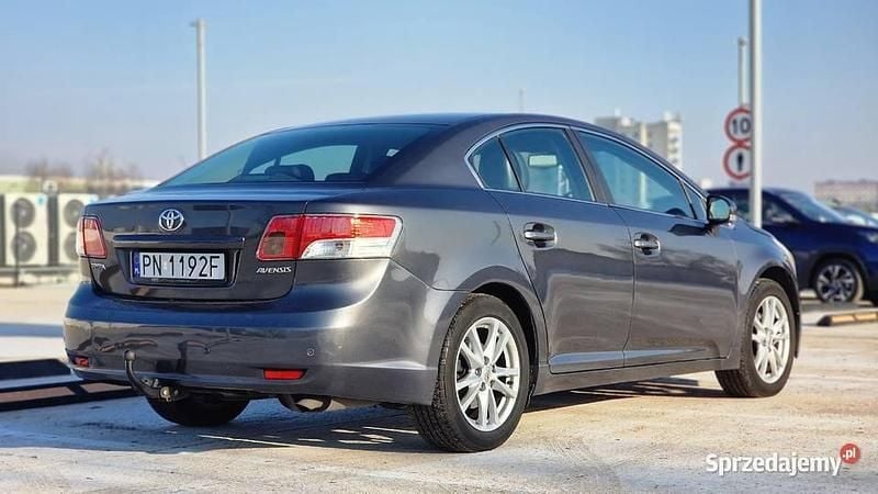 Używany Toyota Avensis 147 KM (108 kW) 2011 Szary Sedan/Limuzyna