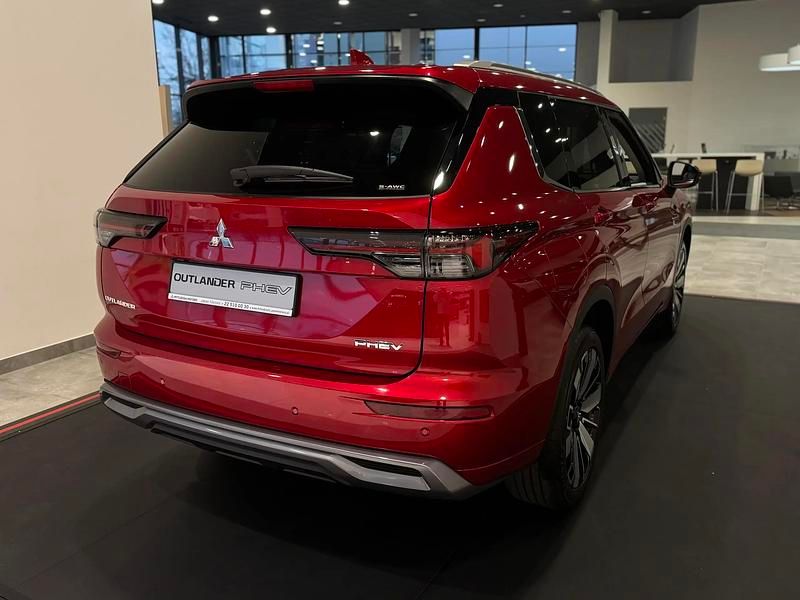 Nowe Mitsubishi Outlander P-HEV 2025 Czerwony SUV