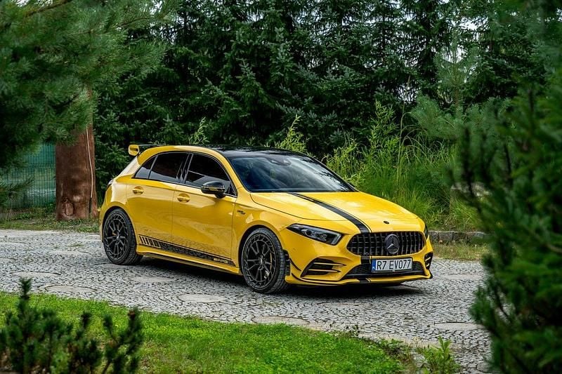 Żółty Używany 2019 Mercedes A35 AMG AMG Hatchback | 139 777 zł - Obraz 1/4