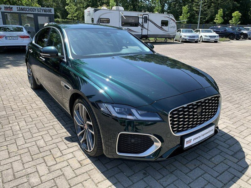 Używany Jaguar XF 204 KM (150 kW) 2022 Zielony Sedan/Limuzyna