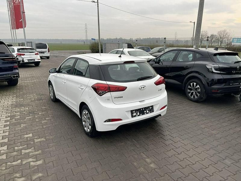 Używany Hyundai i20 75 KM (55 kW) 2018 Biały Hatchback