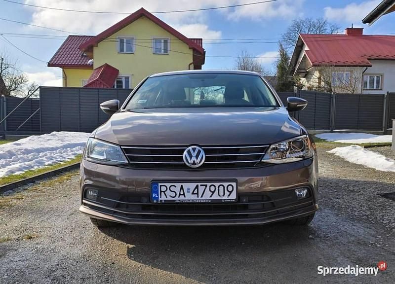 Używany VW Jetta 2015 Beżowy Sedan/Limuzyna