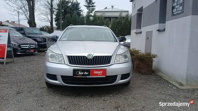 Srebrny (metalik) Używany 2011 Skoda Octavia Kombi | 13 900 zł (Uczciwa cena) - Obraz 1/4