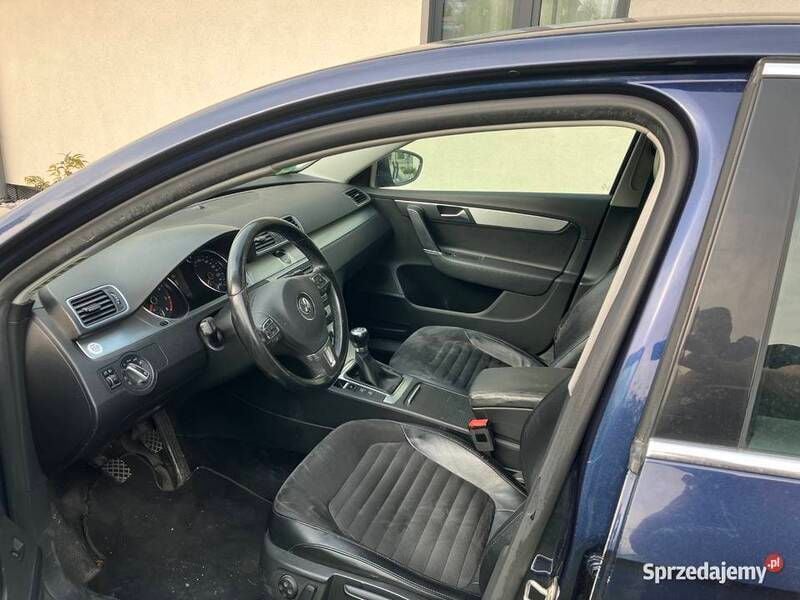 Używany VW Passat 2012 Granatowy Sedan/Limuzyna