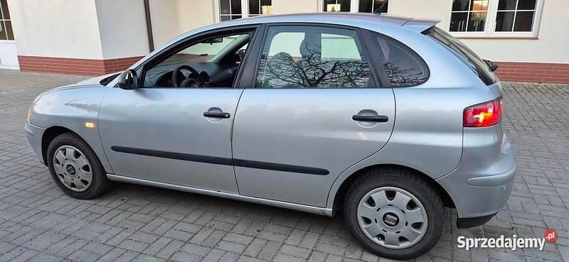 Używany Seat Ibiza 2004 Srebrny Hatchback