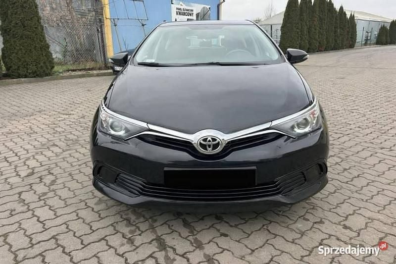 Używany Toyota Auris 132 KM (97 kW) 2018 Czarny Hatchback