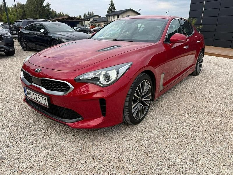 Czerwony (metalik) Używany 2018 Kia Stinger Hatchback | 107 800 zł (Super Cena) - Obraz 1/3